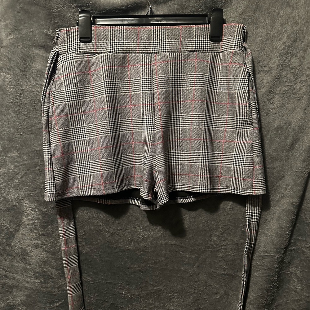 PLAID SHORTS SIZE X-LARGE